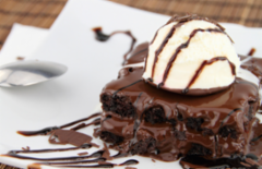 Cupom de desconto - 34% OFF em Brownie com Calda e Sorvete