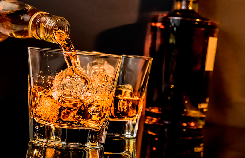 Cupom de desconto - 57% OFF em Clube Whisky Black White